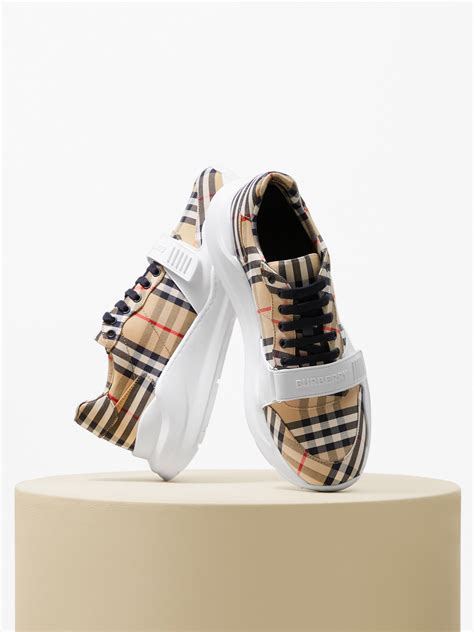 chaussure burberry|Burberry france site.